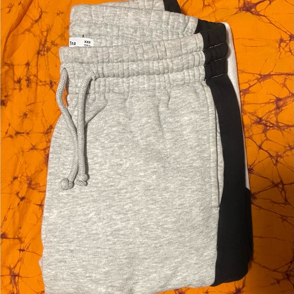 Aritzia TNA The Slim Sweatpant - Picture 3 of 6